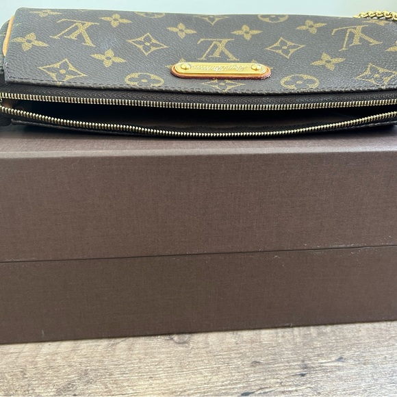 Louis Vuitton Eva Monogram Handbag. - Picture 10 of 16